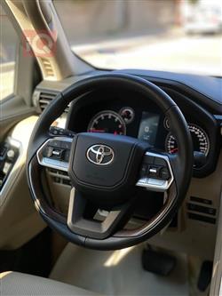 تۆیۆتا لاند کروزەر